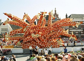 Flower-Sculptures-Bloemencorso-Parade-in-Zundert-Netherlands-Floral-iWM-Events-William-Fogler