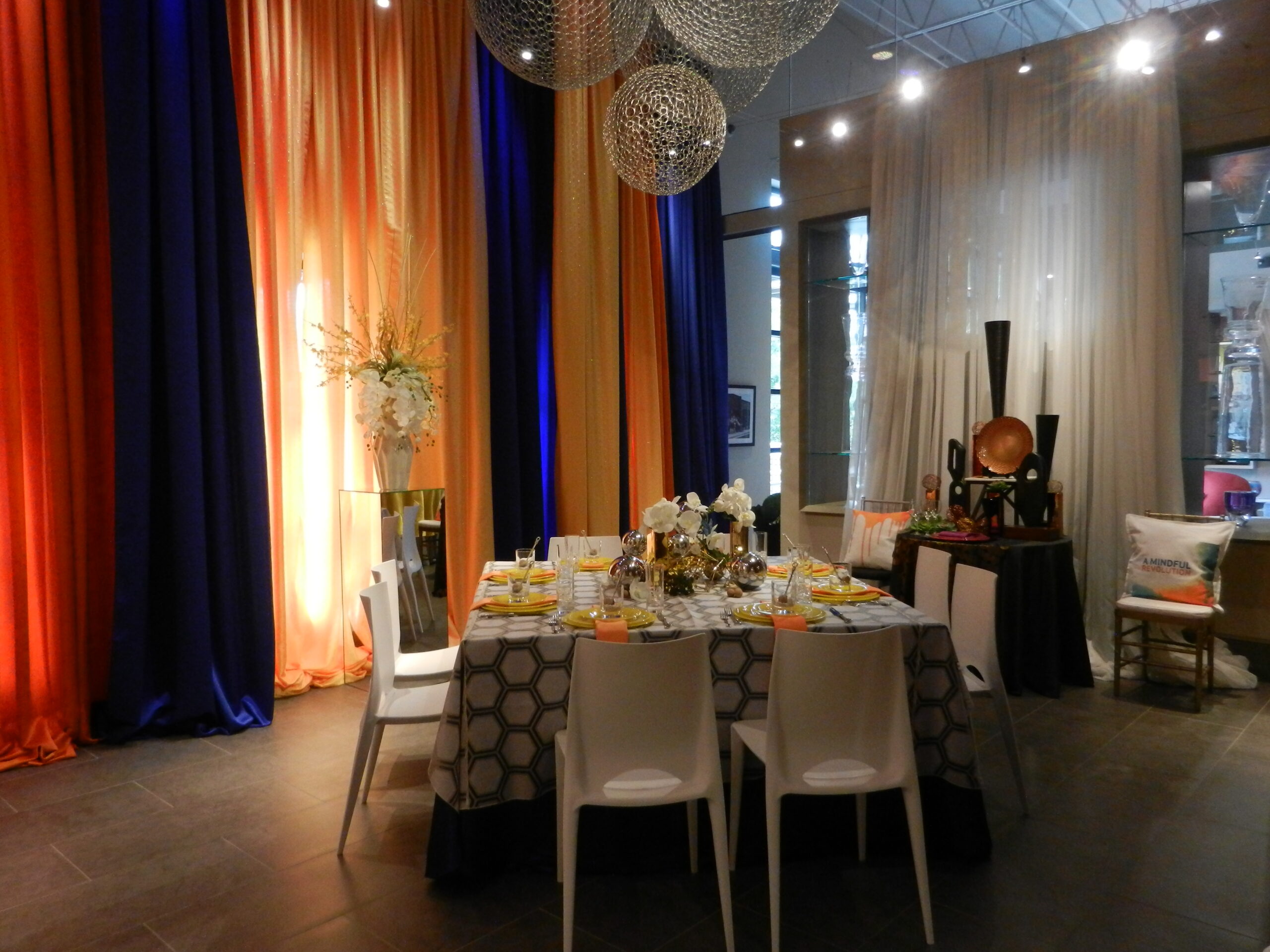 modular image, wm events, consutling, showroom consulting, event consultant, affairs to remember, caterers, atlanta events, atlanta showrooms, georgia events, custom event design, modern event design, corporate events, weddings, social events, non-profit events, ceiling installation, seated dinner, place settings, tablescape