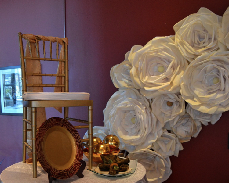 chair-plate-decor-options-with-white-rose-wall-treatment WM Events