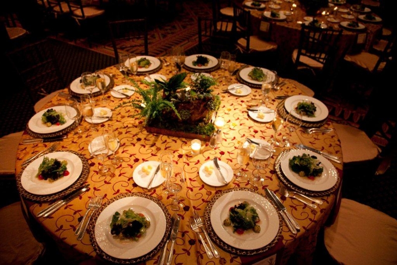 round-linen-table-wm-events-atlanta-corporate-event-designer