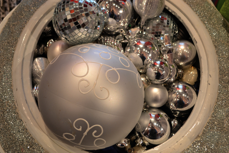 silver-ornament-ball-wm-events
