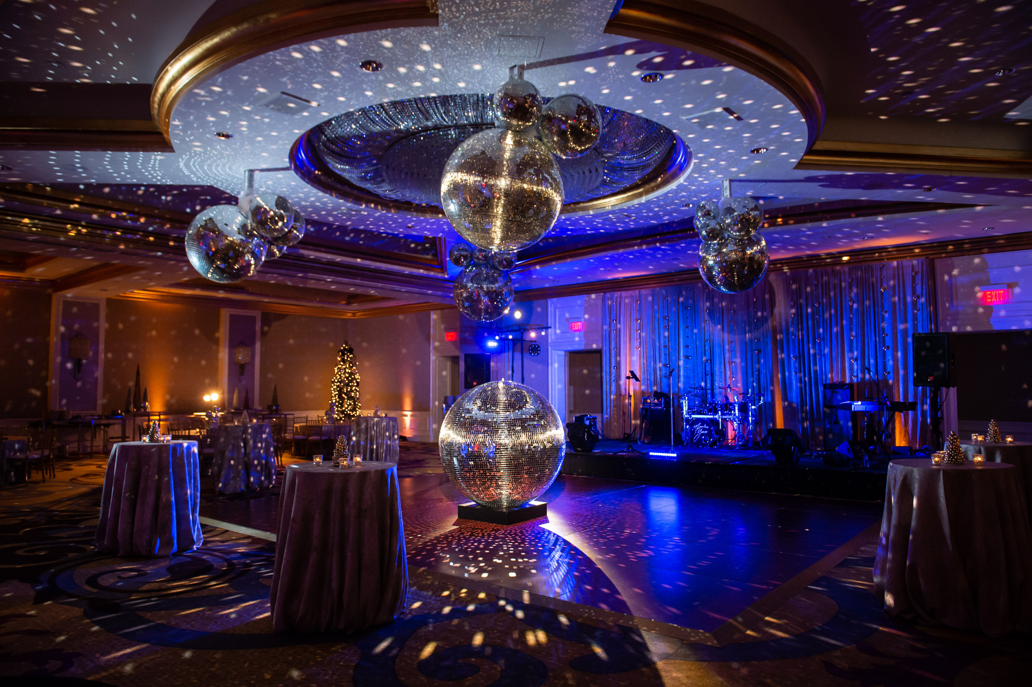 modular image, wm events, affairs to remember, pwp studio, holiday party, winter wonderland, silver, modern, white florals, atlanta history center, christmas party