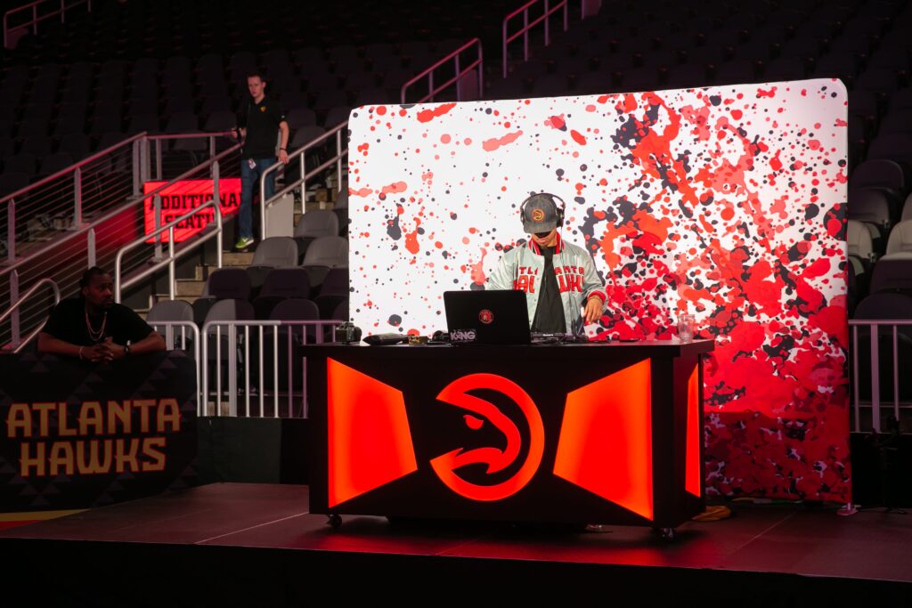 wm events, atlanta hawks, event planners, event designers, event consultants, atlanta events, georgia events, photo ops, instagrammable moments, pwp studio, state farm arena, ideation, innovative design, creative event design, balloon wall, graffiti wall, basketball event, sports event, sports theme, basketball theme, atlanta hawks meet the team