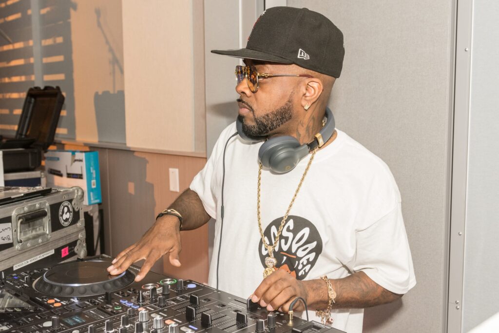 20th Anniversary Summit Atlanta, GA unl summit, wm wevents blog, 20th anniversary, usher's new look, usher, non-profit, social, corproate, events, atlanta, events, national non-profit, event planner, event planning, event design, event designer, sneaker ball, atl, non-profit events, social events, corporate events, emory university, homecoming, festival, field day event, outdoor events, jermaine dupri, domani harris, sound bath, entertainment, live entertainment, event entertainment, sneaker centerpieces, sneaker chandelier