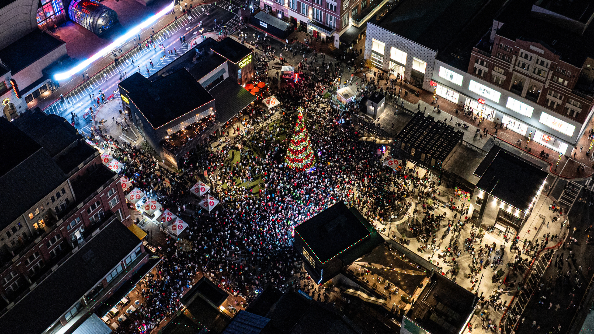 modular image, wm events, blog, event designer, event design, event planner, event planning, event consultant, event consulting, corporate events, Avalon, Corporate event, Corporate event planning, atlanta corporate event planner, Holiday Event, Holiday corporate, holiday parade, christmas, christmas parade, atlantic station, light the station, atlantic station light the station, parade, holiday party, tree lighting, christmas tree, holiday, holiday season, winter