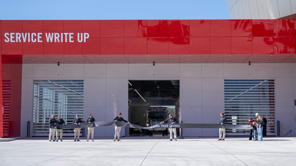 Peach State Trucks Grand Opening – 2025 – Peach State Trucks Centers – Atlanta – WM Events – Grand Opening (14) Gran inauguración de Peach State Trucks 2025 Centros Peach State Trucks Atlanta Eventos WM Gran inauguración (14)