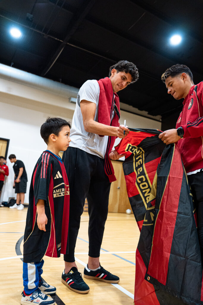 ATLUTD_20250216_VendingMachinePopUp_Atlanta_WM Events (16) atlutd 20250216 vendingmachinepopup atlanta wm events (16)